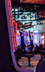 Meja live casino dengan dealer profesional